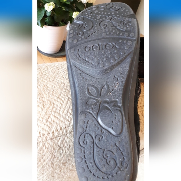 Black Aetrex shoes 9.5 US - Picture 2 of 2